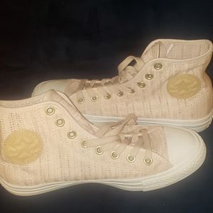 New  textured Converse Hi Tops size 8